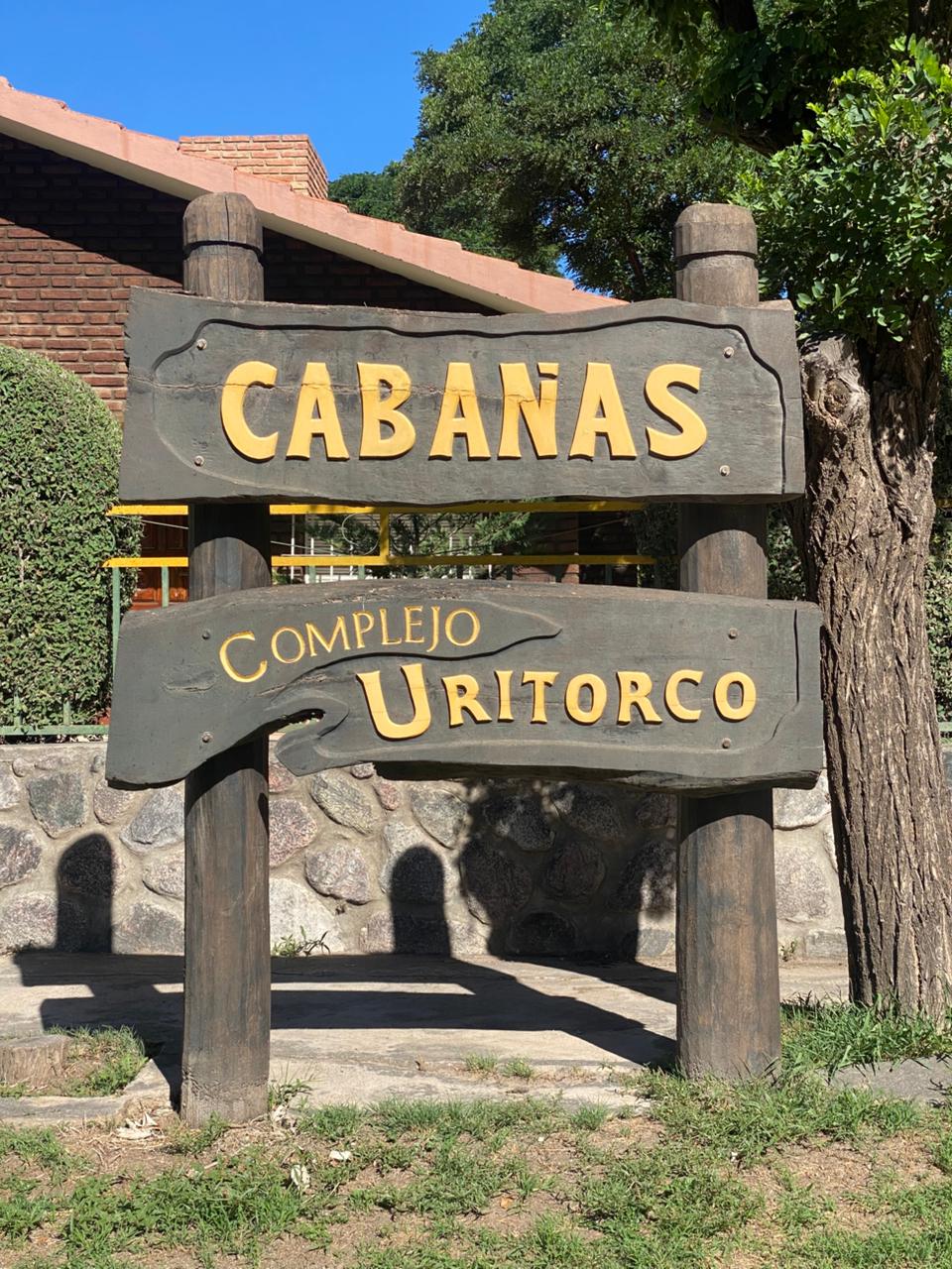 Cartel de cabañas Complejo Uritorco